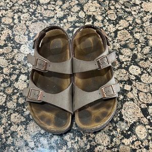 Girls size 34 Birkenstock